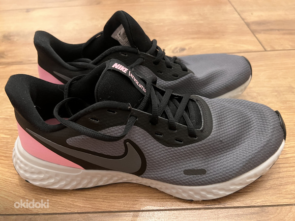 Nike Revolution jooksutossud, suurus 42.5 (27.5 cm) (foto #1)