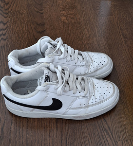 Nike tossud s.41 seest vooder kõik terve. (2 foto / 5)