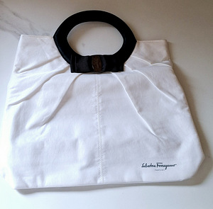 Käekott Salvatore Ferragamo riidest. (2 foto / 8)