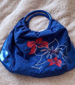 Käekott Salvatore Ferragamo riidest. (6 foto / 6)