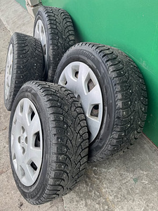 Шипованные шины Bridgestone Noranza 185/60 R15 с дисками Hyu (7 фото из 10)