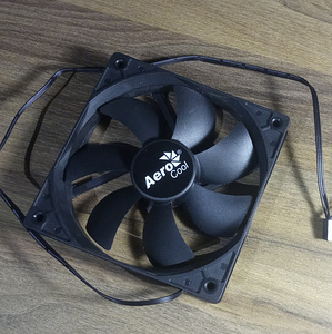 Korpuse ventilaator Aerocool Dark Force 120mm / 12cm (2 foto / 3)