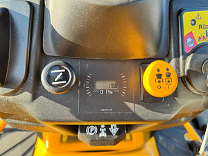 Murutraktor XT3 QS127, Cub Cadet (3 foto / 6)