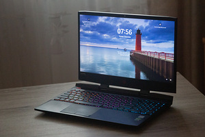 Omen 15 / RTX 2060 / 16GB / i7-8750H / 1TB+256GB / 144Hz (1 foto / 3)