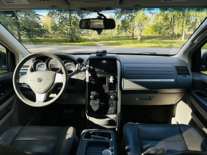 Dodge Grand Caravan (7 фото из 13)
