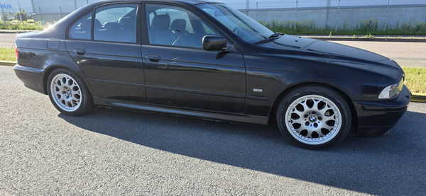 BMW 520I