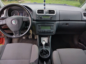 Škoda Fabia (6 foto / 8)