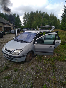 Renault Scenic (1 фото из 3)