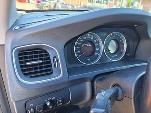 Volvo S60 2011 a. (7 foto / 8)