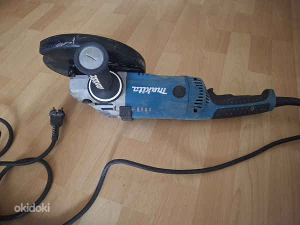 Makita GA 9020