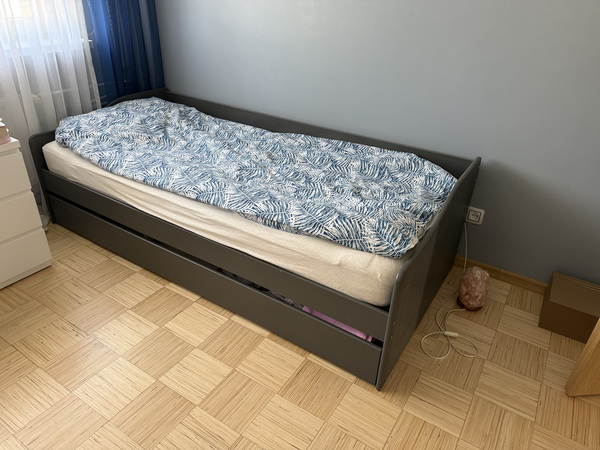 Кровать 90*200 вместе с матрасом