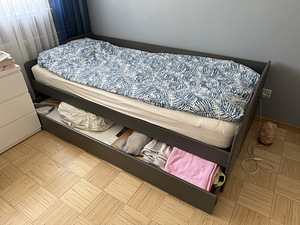 Кровать 90*200 вместе с матрасом (2 фото из 3)