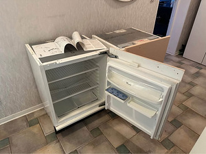 Integreeritav külmkapp + sügavkülmik, töötasapinna alused Wh (1 foto / 5)