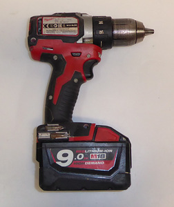 Akutrell Milwaukee M18 BLDD + Aku 9.0Ah + Laadija (3 foto / 6)