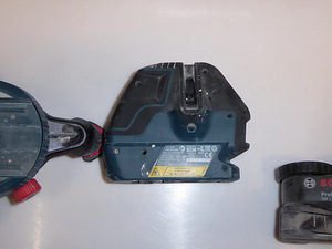 Ristjoonlaser Bosch GLL 3-50 + kinnitus + kohver (6 foto / 8)