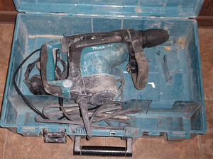 Puurvasar Makita HR4011C, 1100 w (4 foto / 5)