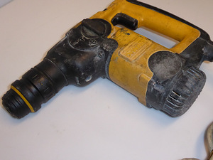 Перфоратор DeWALT D25304K (3 фото из 5)