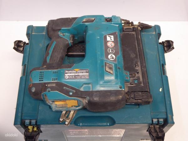 Аккумуляторный гвоздезабивной станок Makita DBN500 + ящик (фото #5)