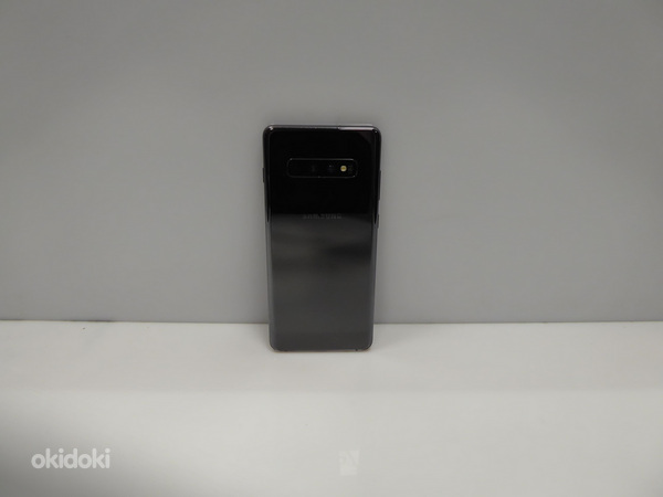 Телефон Samsung Galaxy S10+ Черный (фото #4)