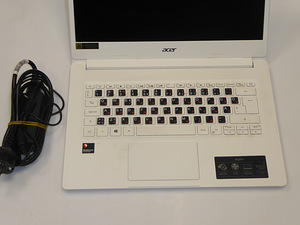 Sülearvuti Acer Aspire One + laadija (4 foto / 5)