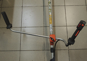 Bensiini trimmer Husqvarna 135R (4 foto / 6)