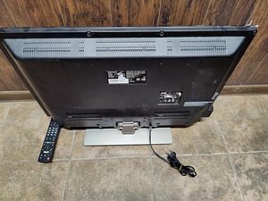 Teler Panasonic TX-32GS350E + Pult (3 foto / 5)