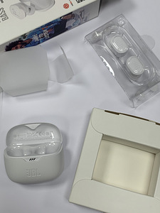 Juhtmevabad kõrvaklapid JBL Tune Buds (4 foto / 6)