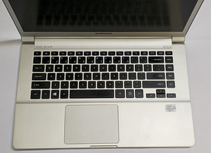 Sülearvuti Samsung NP900X4D + Laadija (aku ei tööta) (4 foto / 8)