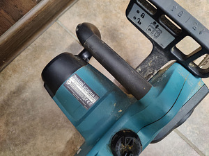 Kettsaag Makita UC3041A (3 foto / 5)