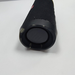 Kõlar JBL Flip 4s must (4 foto / 5)