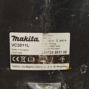 Пылесос Makita VC3011L (5 фото из 6)