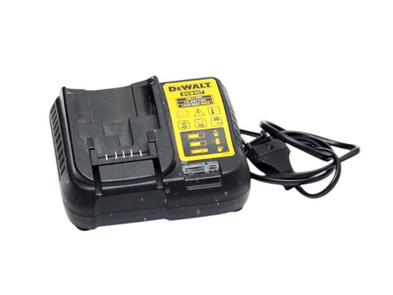 Laadija Dewalt DCB107 + aku Dewalt 6,0Ah