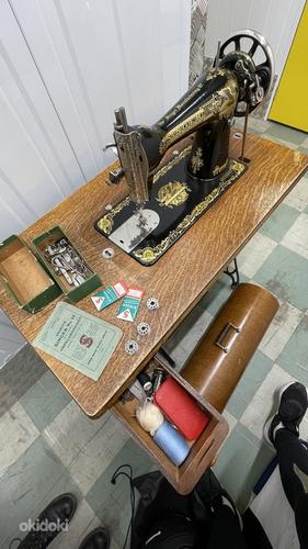 Антикварная винтажная швейная машинка Singer (фото #4)