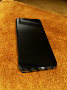 iPhone 11 Pro Max 64 Гб (3 фото из 4)