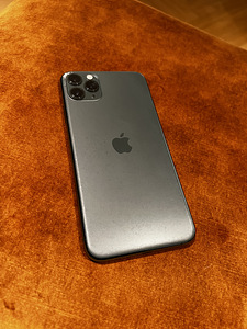iPhone 11 Pro Max 64 Гб (4 фото из 4)
