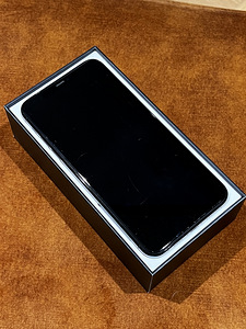 iPhone 11 Pro Max 64 Гб (1 фото из 4)