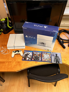 Playstation 4 + lisapult + mängud (1 foto / 1)