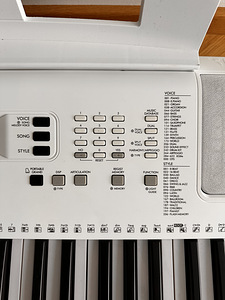 Синтезатор Yamaha EZ-300 (5 фото из 5)
