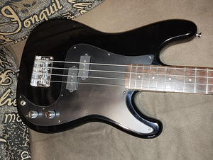 Samick “Spaghetti” logo Medium Scale Precision Bass (2 foto / 9)
