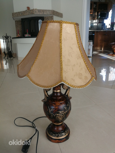 Настольная лампа в стиле ретро, высота 57 см. В очень хорошем состоянии (фото #1)