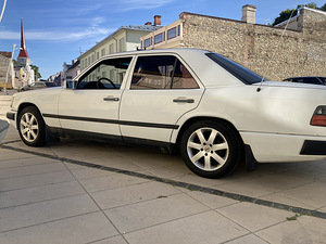 Мерседес-бенц 200D (6 фото из 8)
