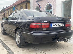 Honda Accord (2 foto / 11)
