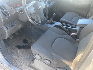 Nissan Navara (9 foto / 10)