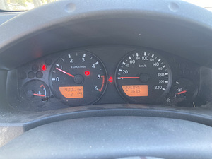Nissan Navara (10 foto / 10)
