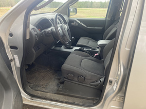 Nissan Navara (8 foto / 8)