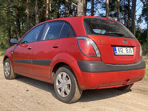 Kia Rio (3 фото из 9)