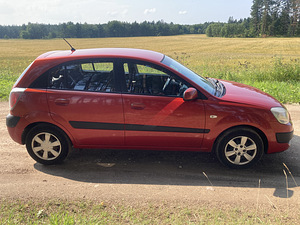 Kia Rio (6 фото из 9)