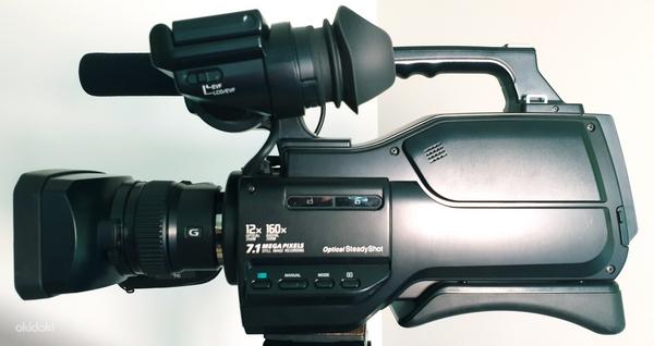 Sony HXR-MC2000 видеокамера (фото #1)