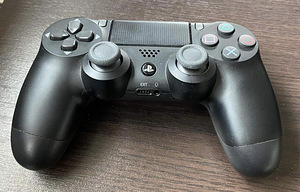 Sony PlayStation 4 + mäng Fifa 18 (2 foto / 3)