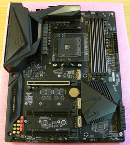 Gigabyte B550 Aorus Master (3 фото из 5)